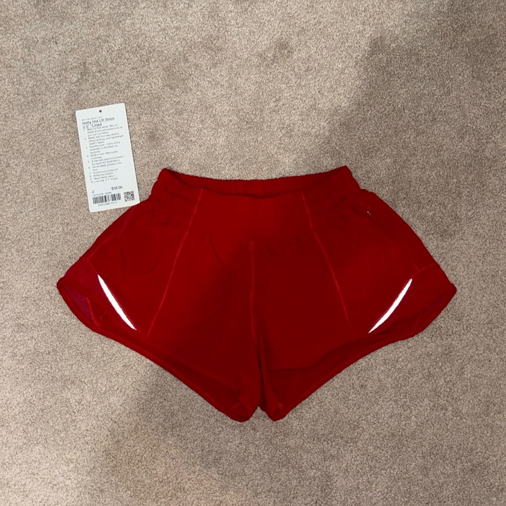 lululemon hotty hot shorts 2.5 in”